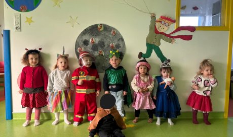 Nos enfants sont prêts (ou presque) pour le défilé du Carnaval de Chassigny.