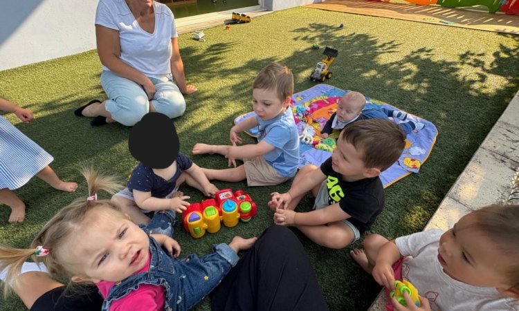 Nous profitons dès que nous le pouvons de notre "dedans/dehors" pour le plus grand bonheur de tout le monde.